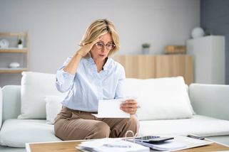 Lidé se vrhli na novou superdávku. Žádat mohou i ti, kdo mají domy, auta a peníze na účtu - ePřehledně